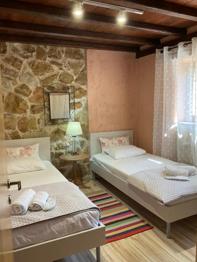 Stonehouse & Casa Al Sole E Al Mare Villa Néa Róda Kültér fotó